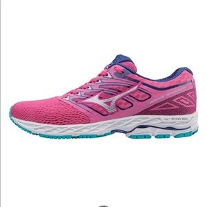 Brand new Mizuno running shoes (Wave Shadow)